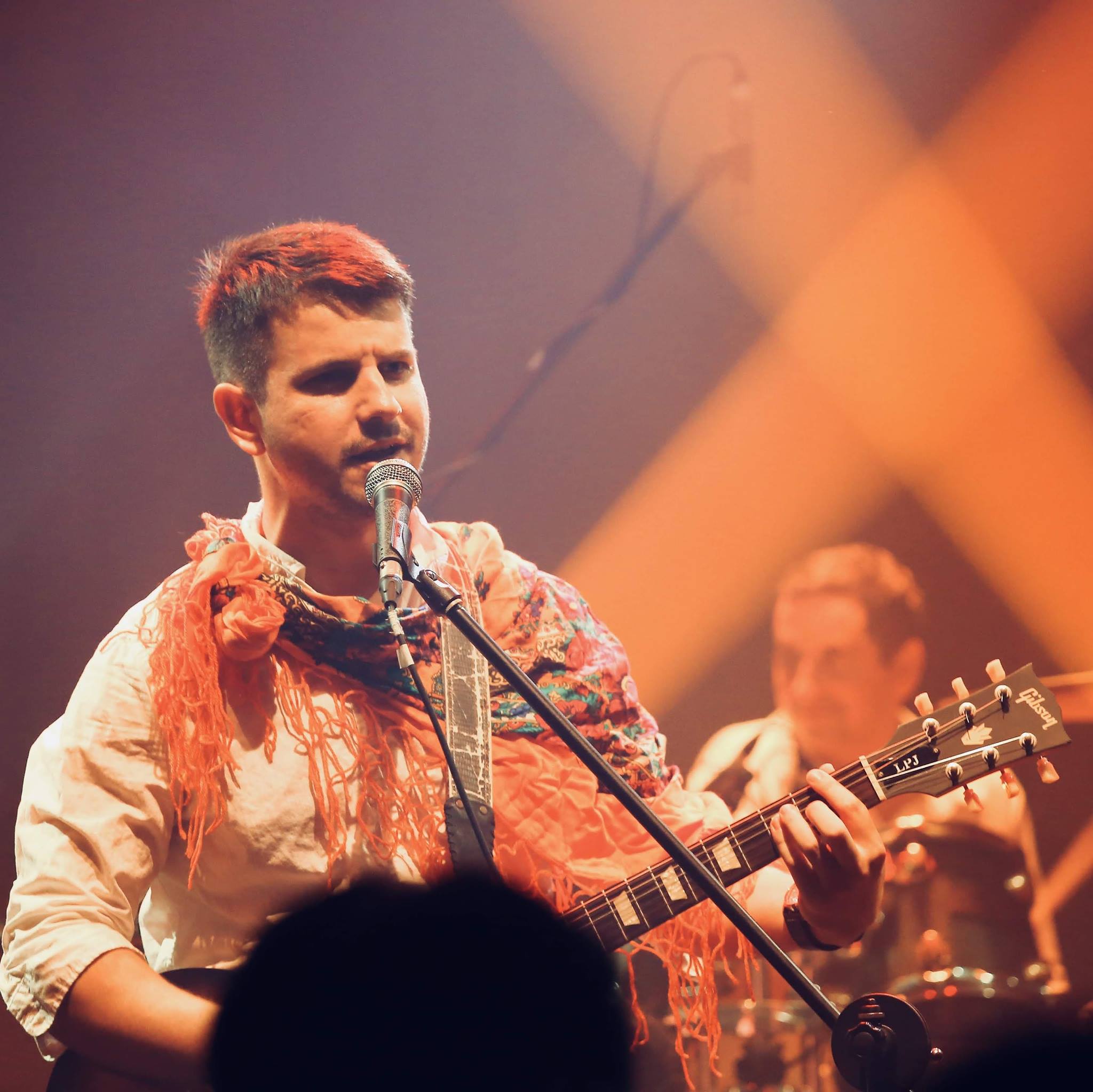 Close-up of Balkazar's singer and guitarist